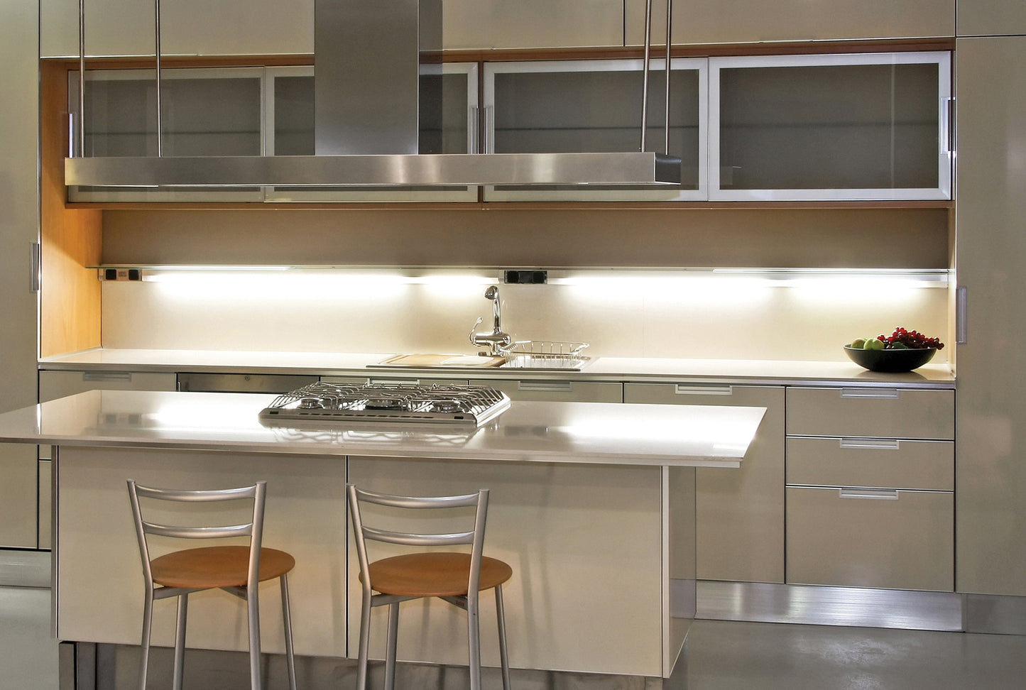 image of 7 Watt - 18 Inch - T8 Linear LED - Medium Bi-Pin G13Base - 3000K - 50000 Average Rated Hours - 700 Lumens - Type B Ballast Bypass